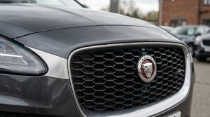 testez vos connaissances en automobile avec le logo voiture quiz : saurez-vous reconnaître ces 50 marques célèbres de voitures ? défiez vos amis et améliorez votre culture automobile !