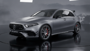 découvrez la mercedes-amg a 45, la reine des compactes sportives, testée et analysée en détail pour révéler toutes ses performances et son caractère exceptionnel.